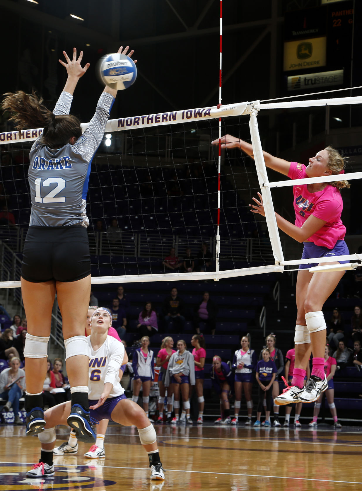 101717mp-UNI-Drake-Vball-6